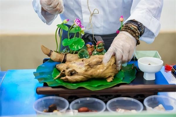 非遗美食高手为啥去大学“回炉” 文化中国